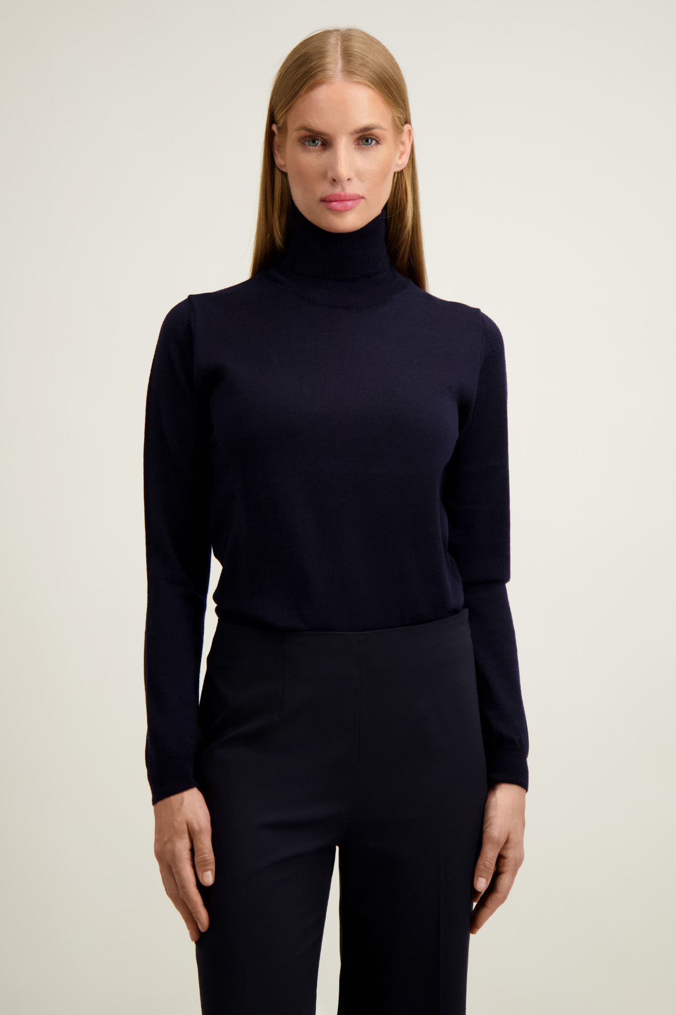 Granatowy golf damski z wełny merino 87116