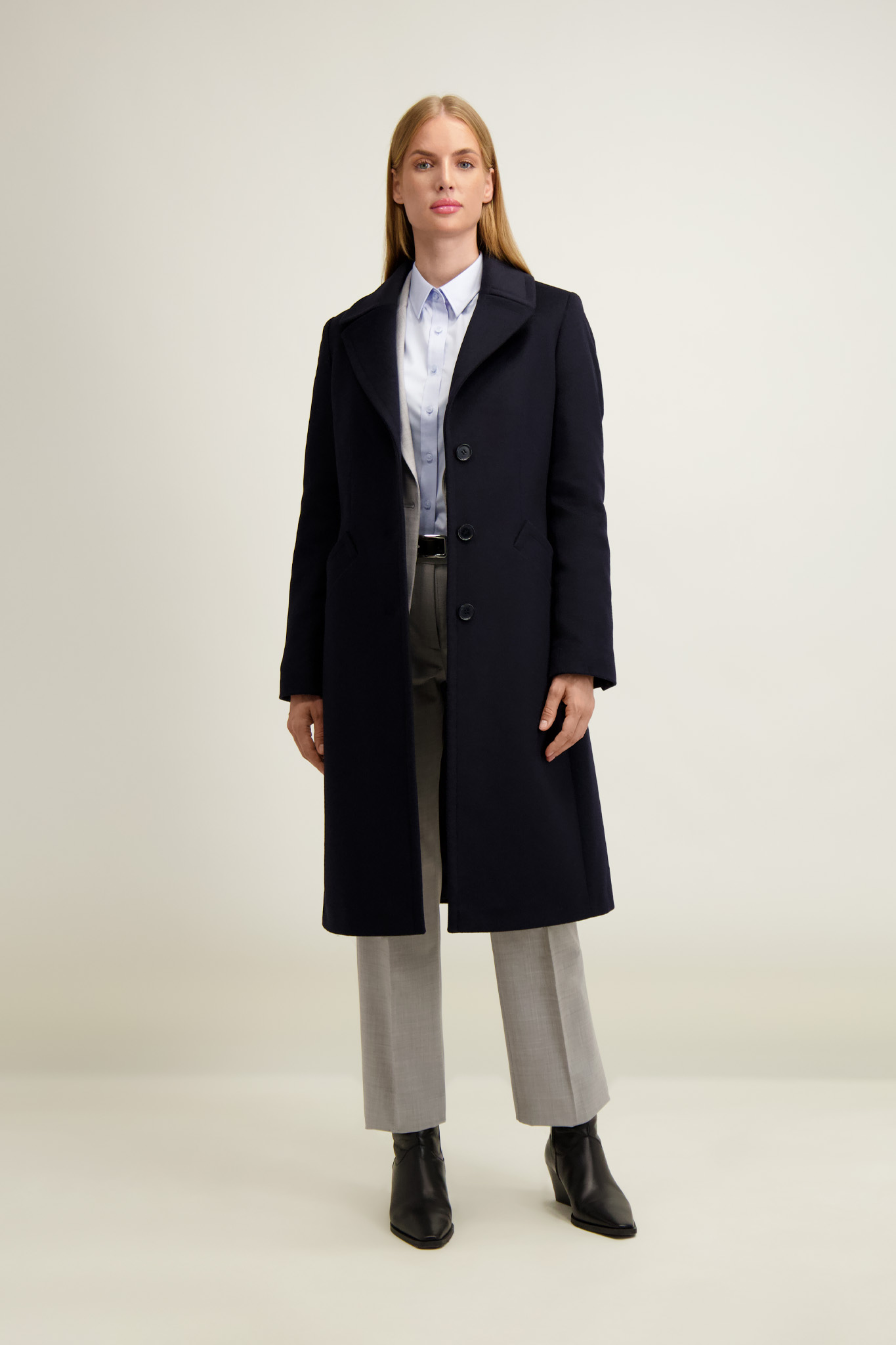 Granatowy płaszcz damski z wełną 87421