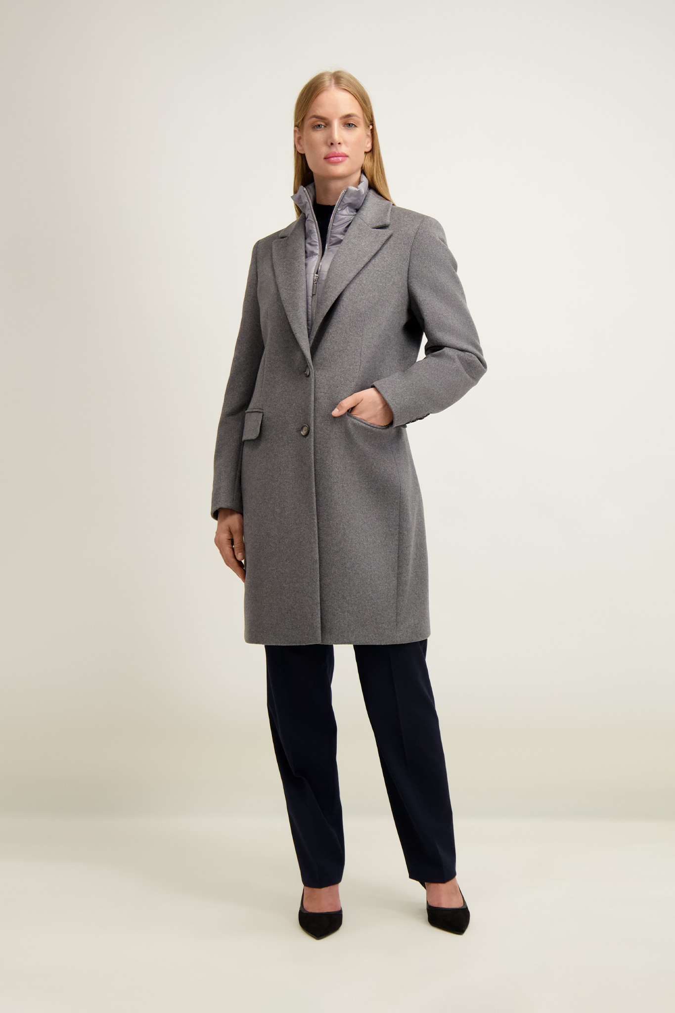 Szary płaszcz damski z wełną 87426