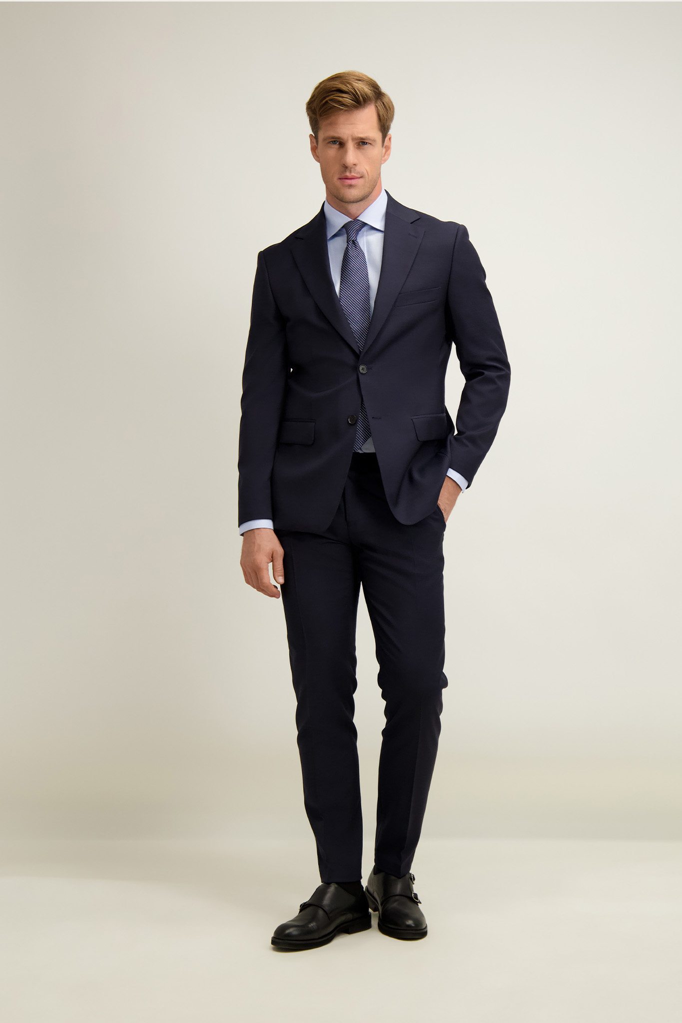 Granatowy wełniany garnitur męski 35512