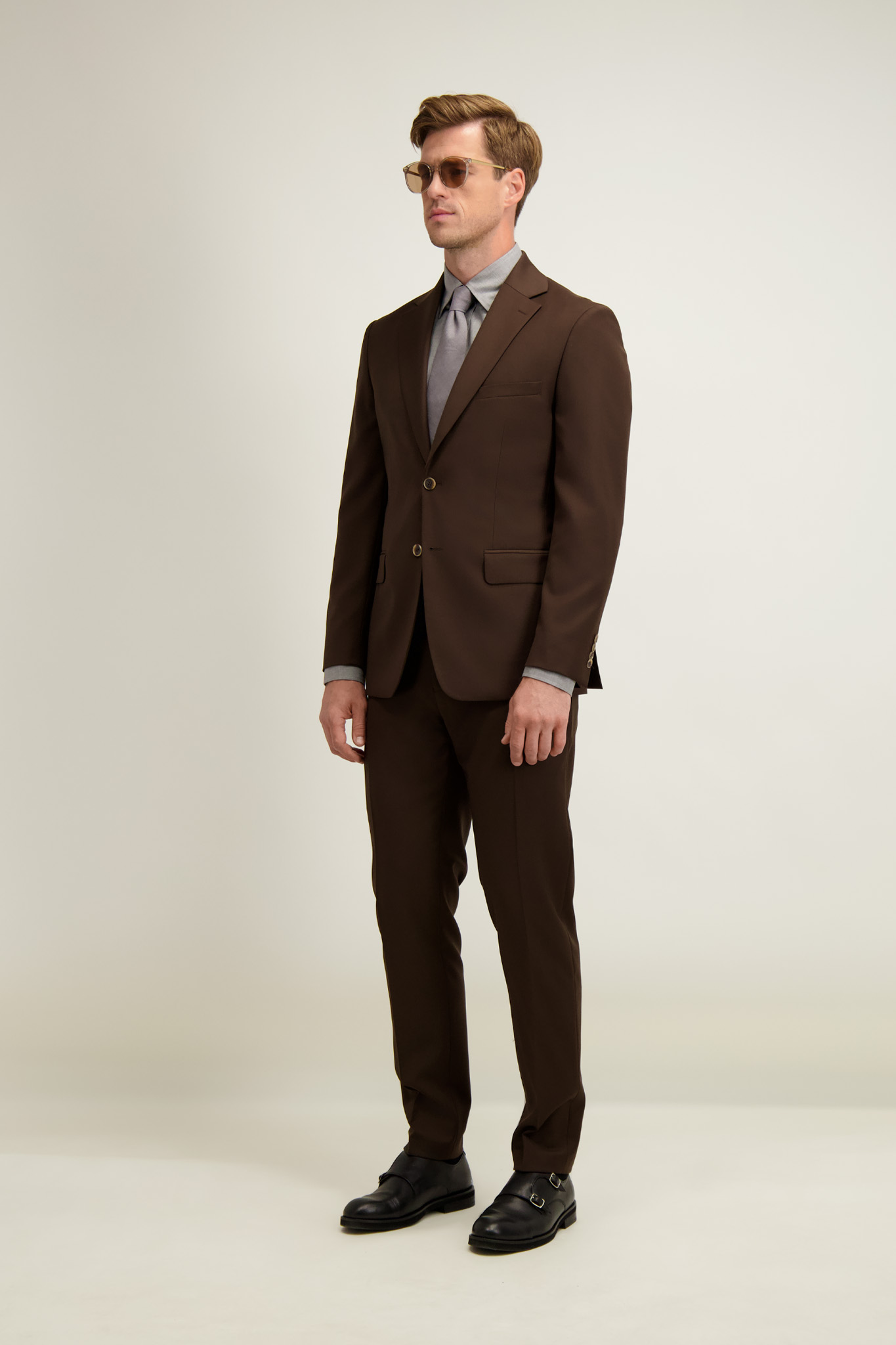 Brązowy wełniany garnitur męski 35501