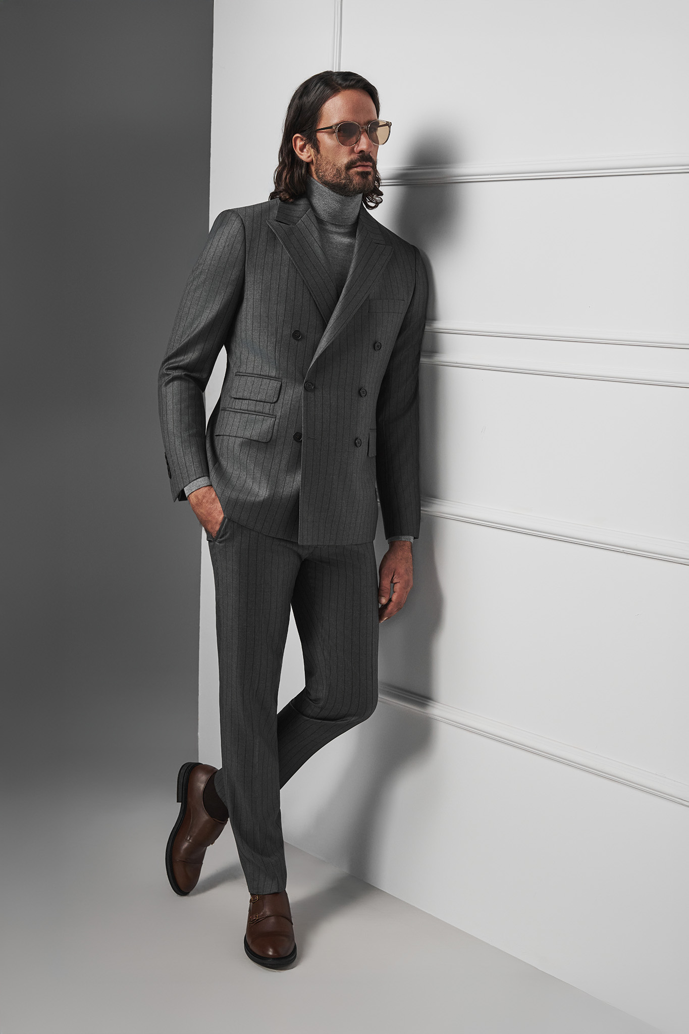 Szary wełniany garnitur męski 35514