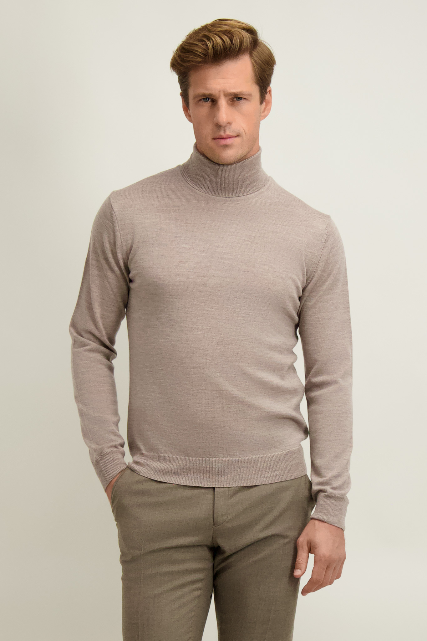 Golf męski z wełny merino w kolorze kamiennym 74354