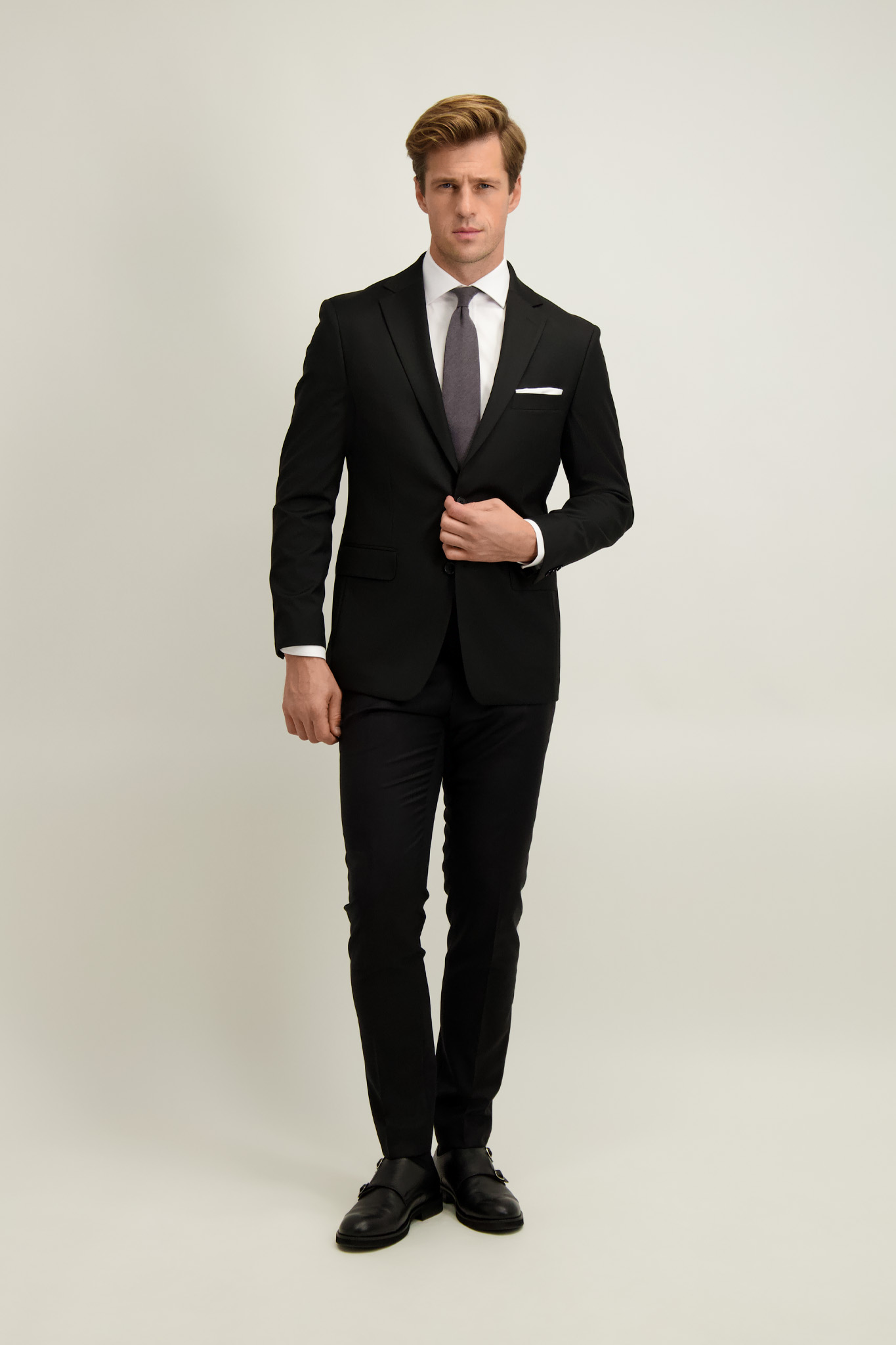 Czarny garnitur męski 35515