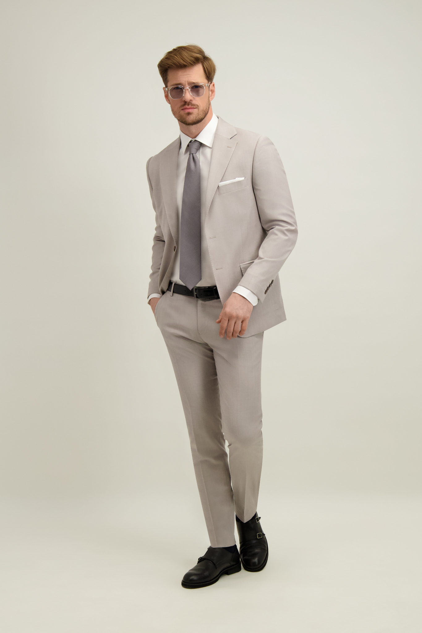 Beżowy garnitur męski z wełną 35492