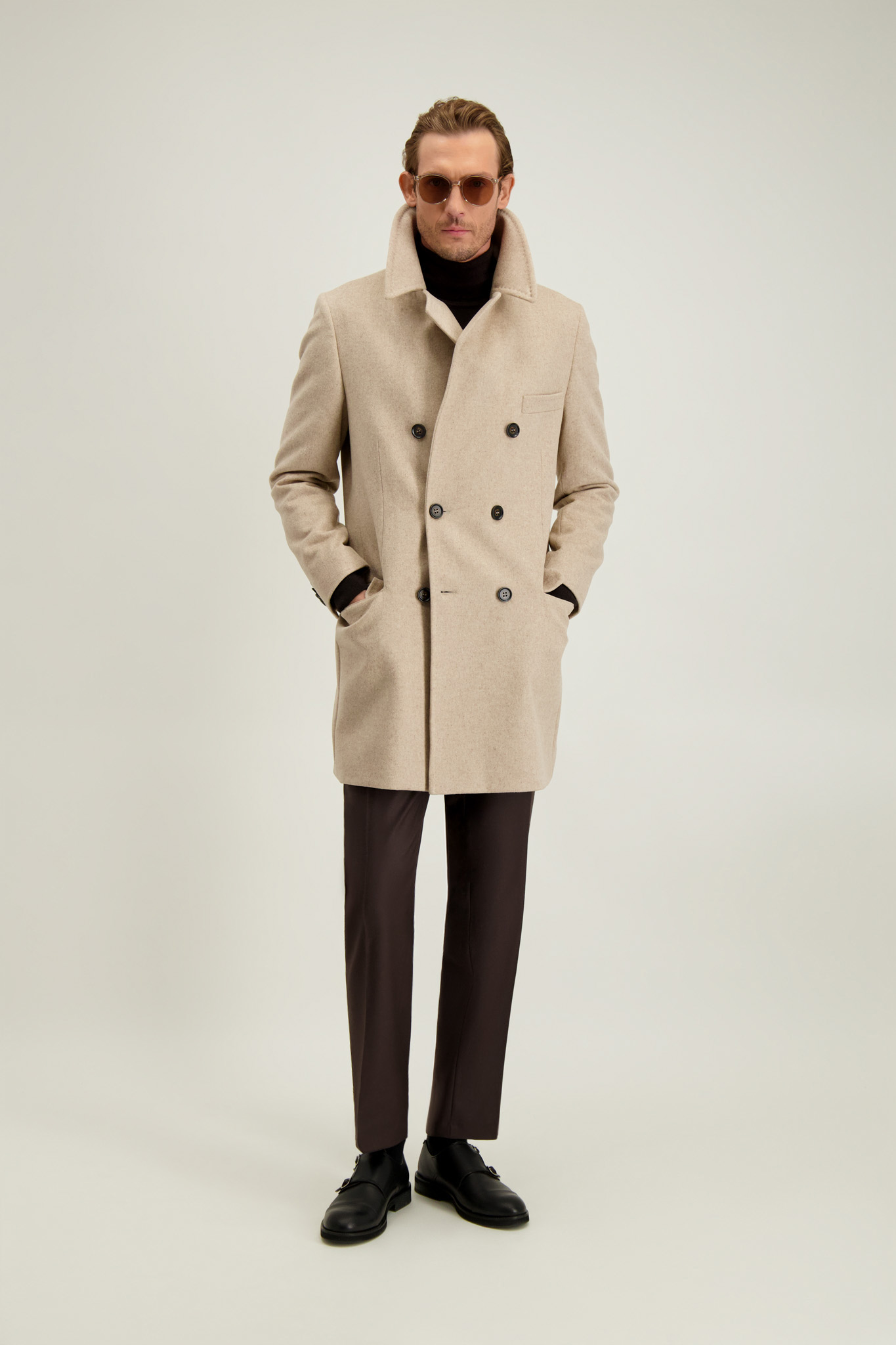 Beżowy płaszcz męski z wełną 29983
