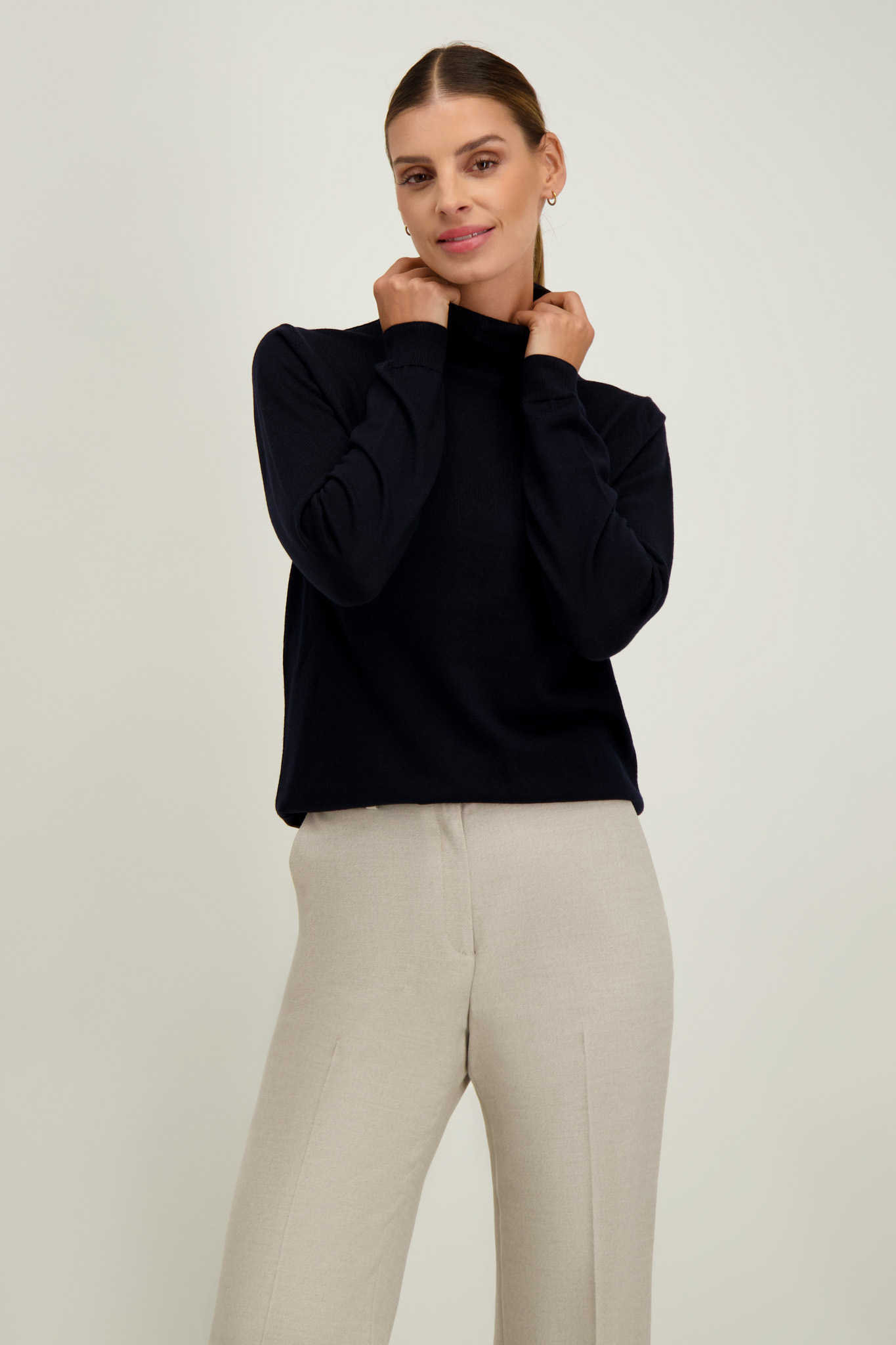 Granatowy golf damski z wełny merino 87116