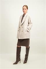 Beżowy dwurzędowy płaszcz damski 87102